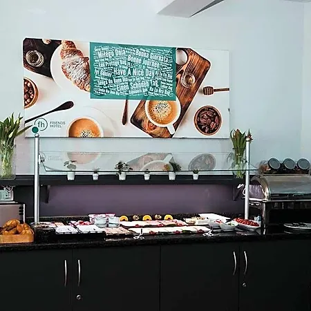 Friends Hotel 3*
